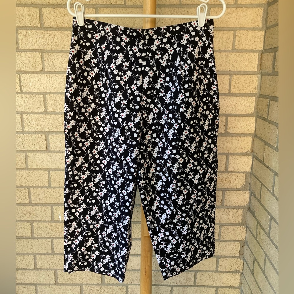 Black Cotton Capri Pants With White Floral Print Vintage NWT